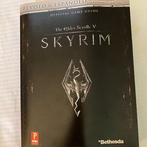 SKYRIM OFFICIAL GAME GUIDE Revised & Expanded 863 pages